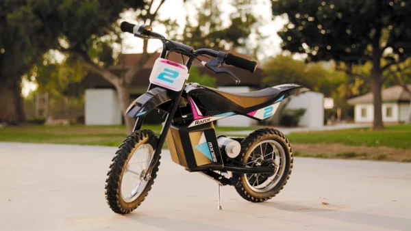 ⁦إطلاق العنان للمغامرة مع دراجة Razor Motorbike Dirt Rocket MX125⁩ - الصورة ⁦2⁩